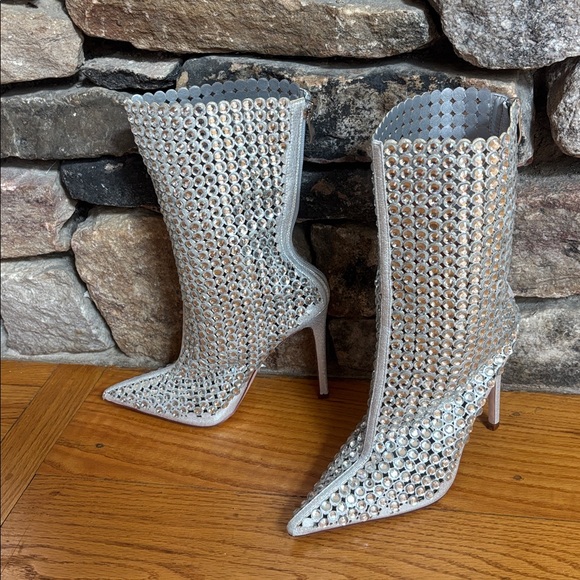Azalea Wang pointed toe bootie laden with glinting rhinestones. Sexy 7.5 - Picture 1 of 4